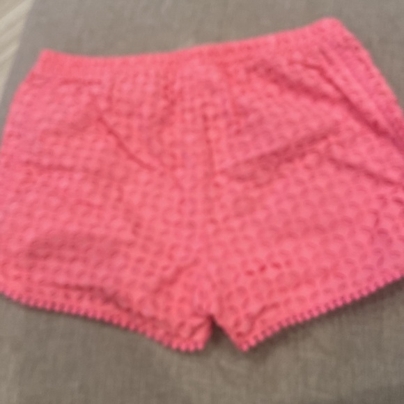 Lilly Pulitzer pink adorable shorts. Size Xl 14/16 - Picture 3 of 4